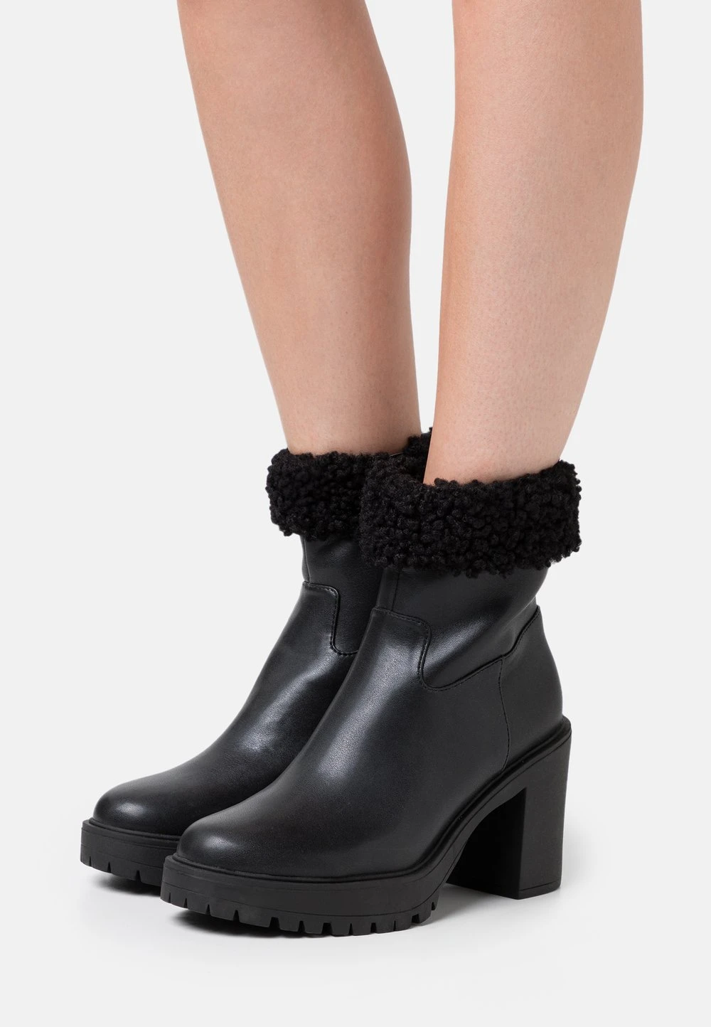 Prix Cassé Nly by Nelly GENUINE FEELS BOOT - Bottines à talons hauts rond femme 3 Prix Cassé Nly by Nelly GENUINE FEELS BOOT - Bottines à talons hauts rond femme