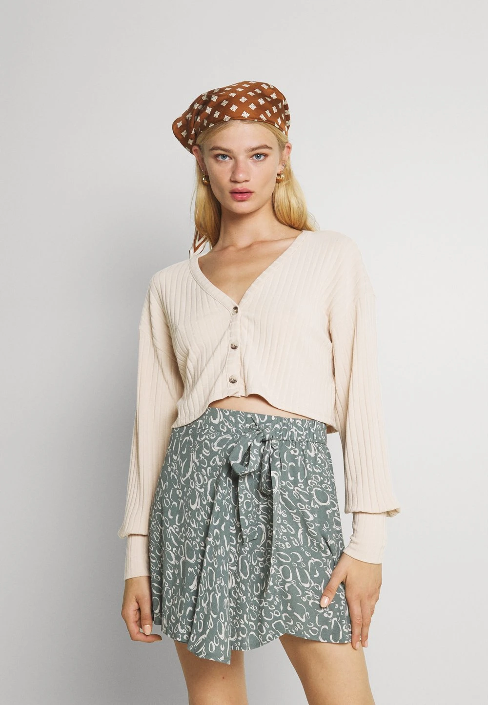 Nly by Nelly Prix Équitable BOXY BUTTON - Gilet pulls et gilets col en v profond femme 3 Nly by Nelly Prix Équitable BOXY BUTTON - Gilet pulls et gilets col en v profond femme