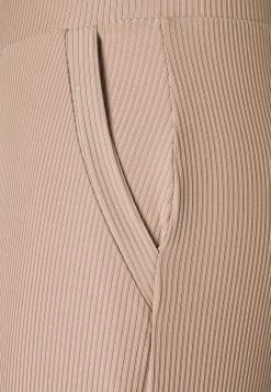 Nly by Nelly WIDE POCKET PANTS - Pantalon classique Prix Distinctifs pantalons haute femme 16 Nly by Nelly WIDE POCKET PANTS - Pantalon classique Prix Distinctifs pantalons haute femme -Nly by Nelly boutique 8e407fa0a24b4a3488f18c17247a49de