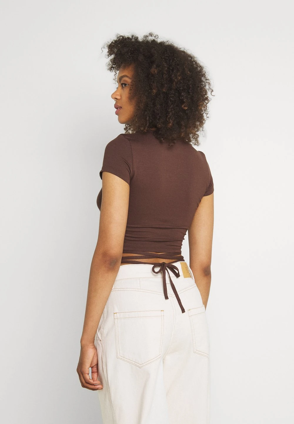 Nly by Nelly Prix Jamais Vus PERFECT CROPPED TIE - Débardeur t-shirts et tops col rond femme 5 Nly by Nelly Prix Jamais Vus PERFECT CROPPED TIE - Débardeur t-shirts et tops col rond femme – Image 3