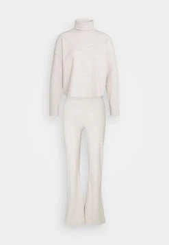 Nly by Nelly Garantie De Qualité 100% MY COZY SET - Pantalon classique t-shirts et tops haute femme -Nly by Nelly boutique 91316dd7b08343089de3715ae3ff6532