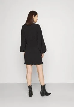 Prix Usine Nly by Nelly ROMANTIC DRESS - Robe de soirée robes cache-c&oelig;ur femme -Nly by Nelly boutique 919b840e3d764be7b84216a073778ca9