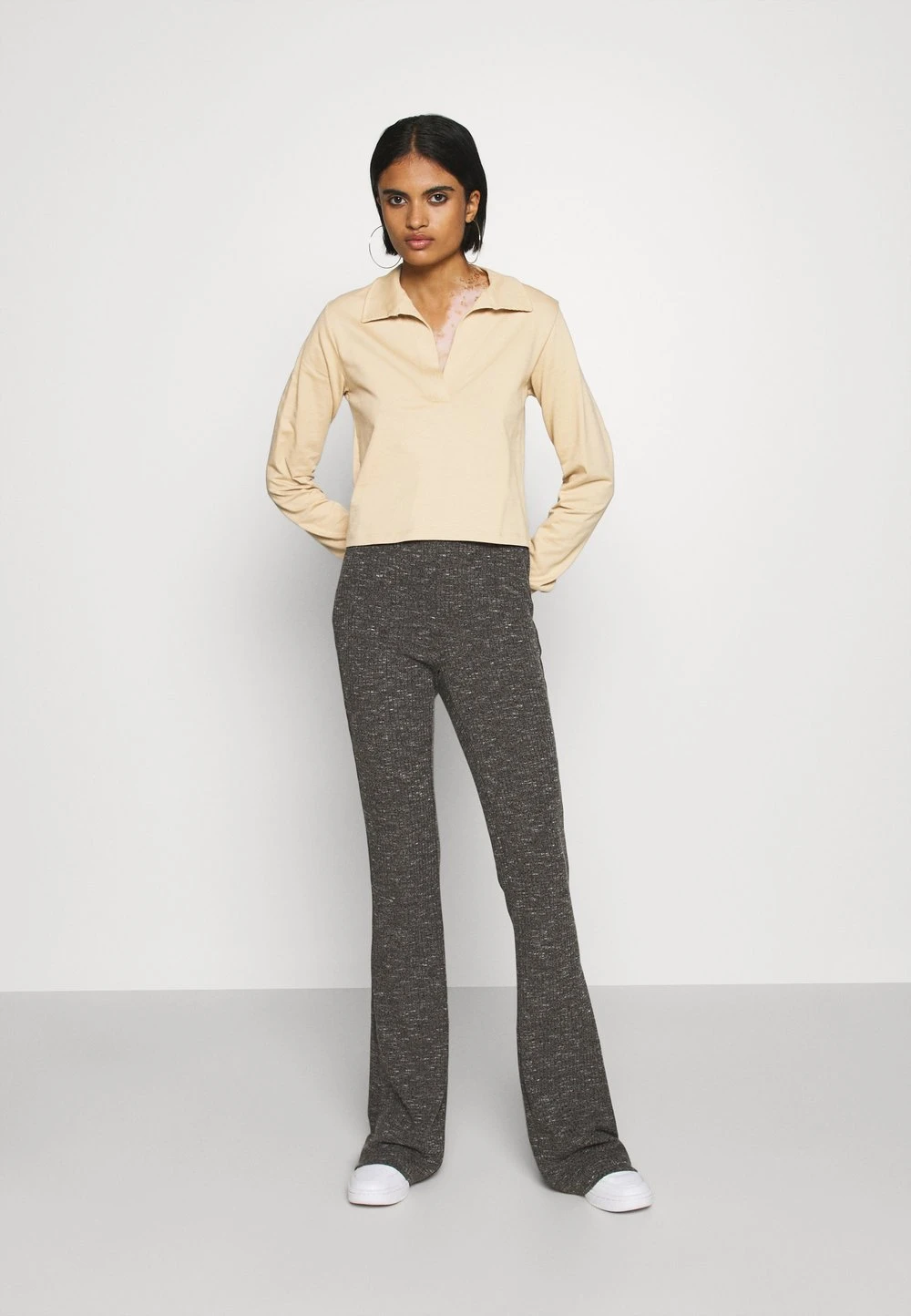 Qualité Garantie Nly by Nelly YOUR BEST COLLAR - T-shirt à manches longues t-shirts et tops col en v profond femme 4 Qualité Garantie Nly by Nelly YOUR BEST COLLAR - T-shirt à manches longues t-shirts et tops col en v profond femme – Image 2