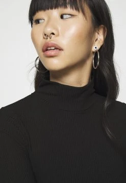 Qualité absolue Nly by Nelly LIGHT CROP - T-shirt à manches longues t-shirts et tops col officier femme -Nly by Nelly boutique 962f2d2f87db405a99974257f31a4b69