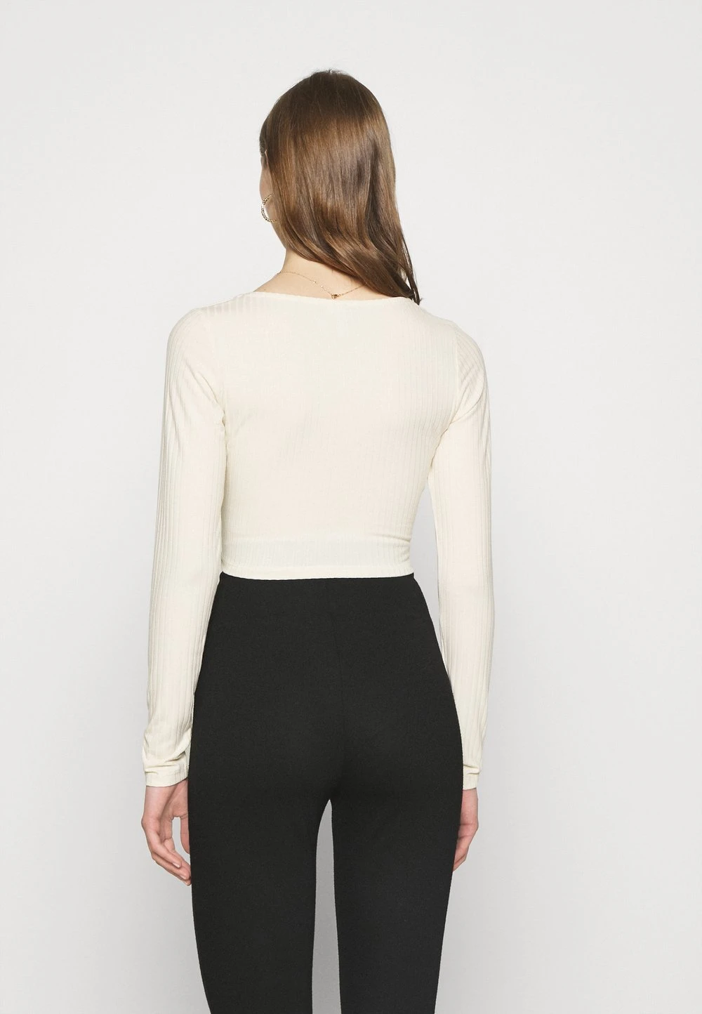 9700ad4f0a644a48ad16410aa3a405f1.jpg Nly by Nelly CRISS CROSS CROPPED - T-shirt à manches longues Prix Usine t-shirts et tops cache-cœur femme -Nly by Nelly boutique 9700ad4f0a644a48ad16410aa3a405f1