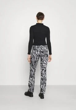 Nly by Nelly FRILL EDGE - Gilet Assurance De l’Authenticité pulls et gilets cache-cœur femme 13 Nly by Nelly FRILL EDGE - Gilet Assurance De l’Authenticité pulls et gilets cache-cœur femme -Nly by Nelly boutique 981bcd927c014760ab5103ab1efd04d0