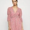 Nly by Nelly En Remise SUMMER SMOCK DRESS - Robe de jour robes col en v profond femme 1 Nly by Nelly En Remise SUMMER SMOCK DRESS - Robe de jour robes col en v profond femme -Nly by Nelly boutique 9ae5785b8c2f43b683332113190b778b
