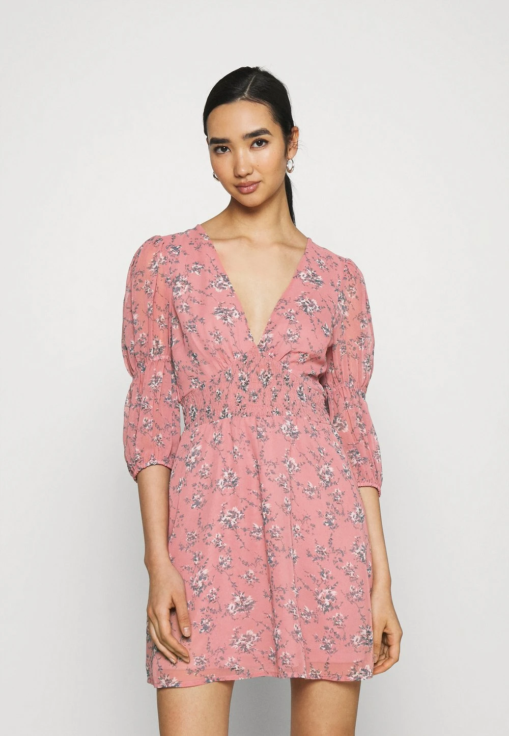 Nly by Nelly En Remise SUMMER SMOCK DRESS - Robe de jour robes col en v profond femme 3 Nly by Nelly En Remise SUMMER SMOCK DRESS - Robe de jour robes col en v profond femme