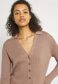 Nly by Nelly Gilet Prix Refroidis pulls et gilets col en v profond femme 14 Nly by Nelly Gilet Prix Refroidis pulls et gilets col en v profond femme -Nly by Nelly boutique 9e16b18e42e64bce93f572b0936ac19d