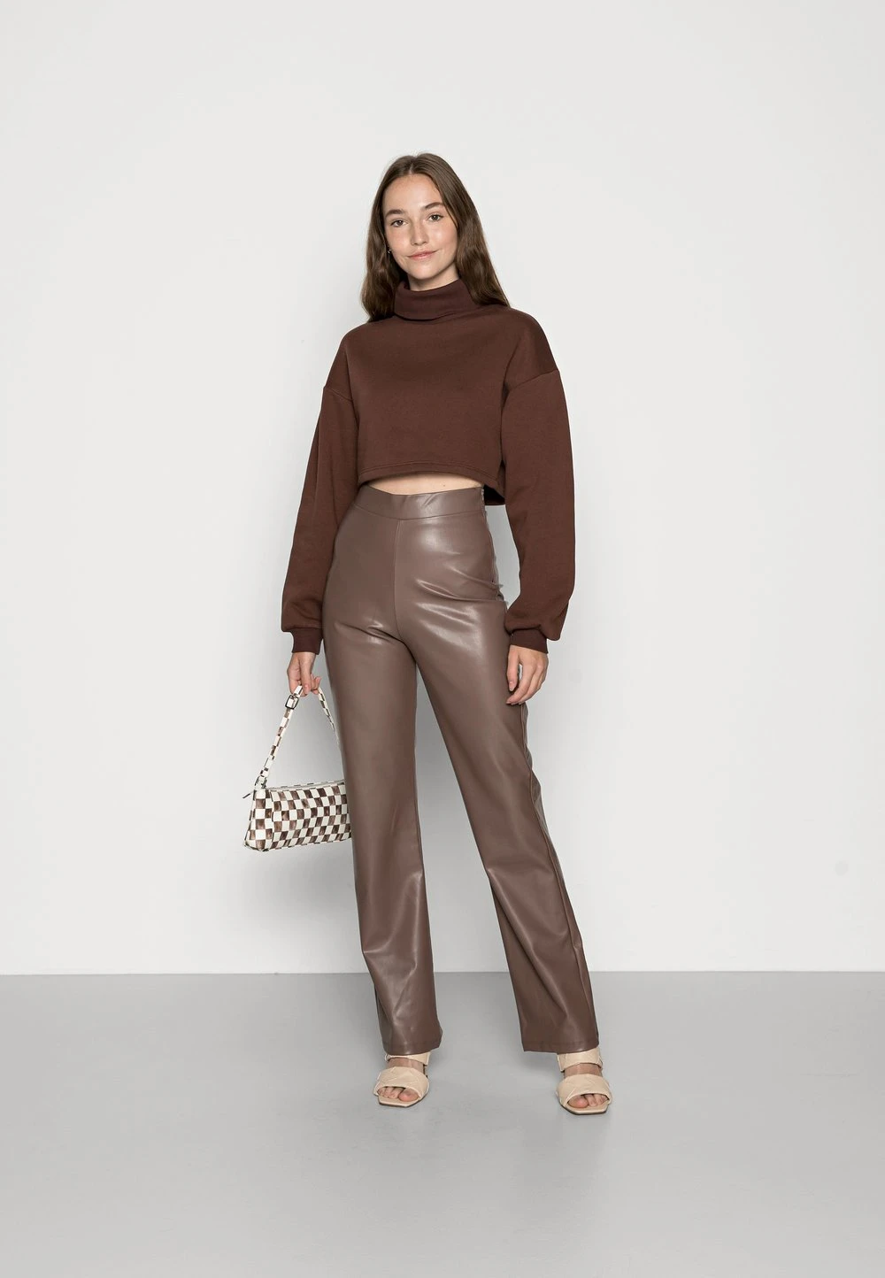 Prix Aimable Nly by Nelly CROPPED TURTLENECK - Sweatshirt sweats & sweats à capuche col roulé femme 4 Prix Aimable Nly by Nelly CROPPED TURTLENECK - Sweatshirt sweats & sweats à capuche col roulé femme – Image 2