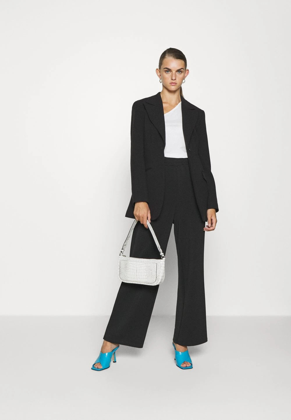 a384ccfffda8428a8180e936b9dc785f.jpg Nly by Nelly ONE SHOULDER - Débardeur Prix Avantageux t-shirts et tops légère femme -Nly by Nelly boutique a384ccfffda8428a8180e936b9dc785f