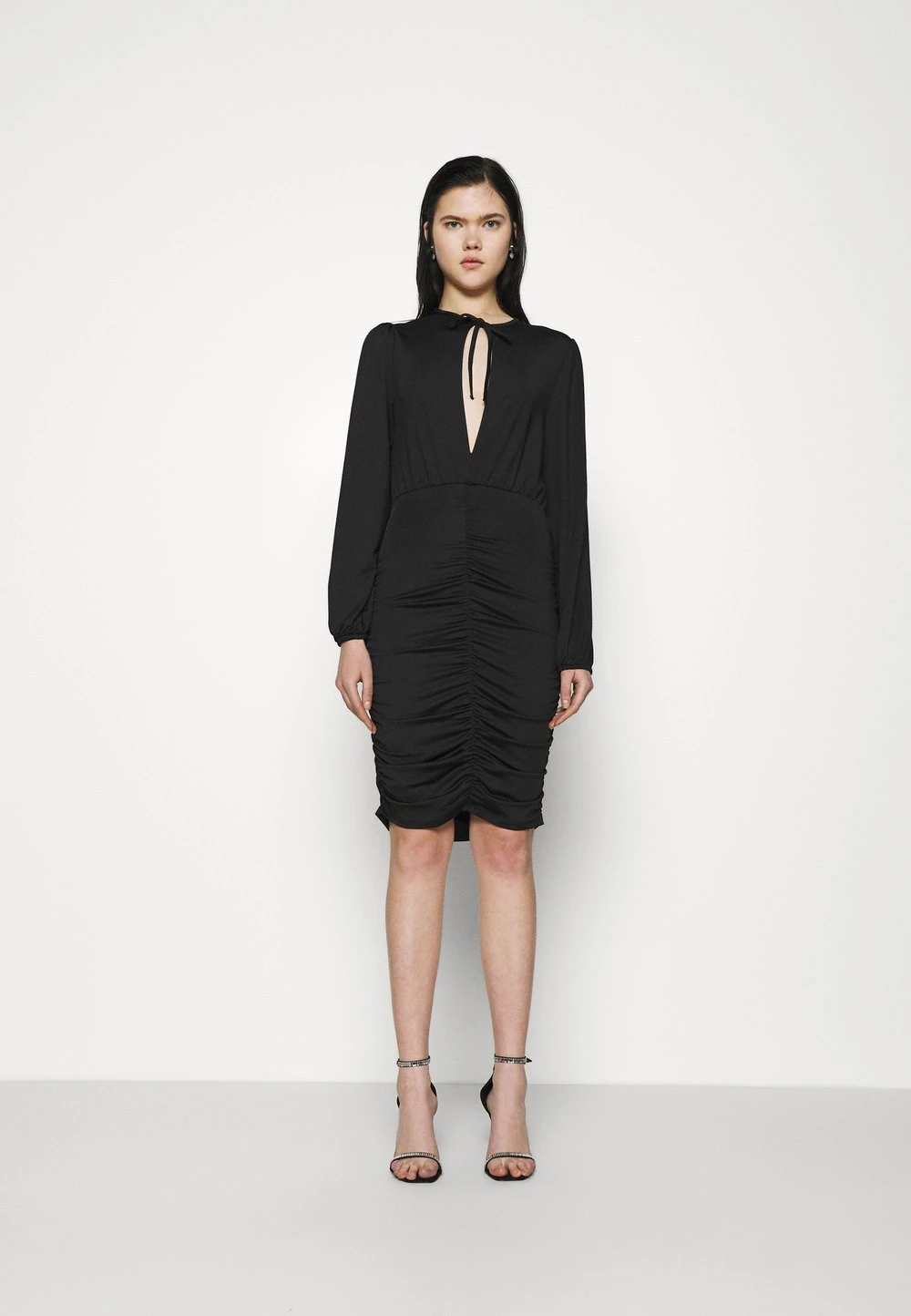 Nly by Nelly KEYHOLE TIE SLINKY DRESS - Robe en jersey Prix Ourlé robes col en v profond femme 3 Nly by Nelly KEYHOLE TIE SLINKY DRESS - Robe en jersey Prix Ourlé robes col en v profond femme