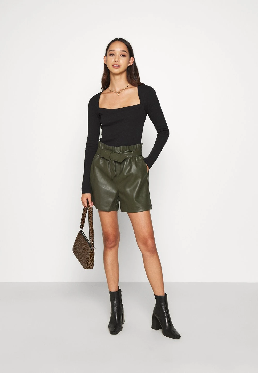 a3e99140ed3b4a428257d96d3c67230a.jpg Nly by Nelly Prix Refroidis SQUARE DETAIL - T-shirt à manches longues t-shirts et tops col carré femme -Nly by Nelly boutique a3e99140ed3b4a428257d96d3c67230a