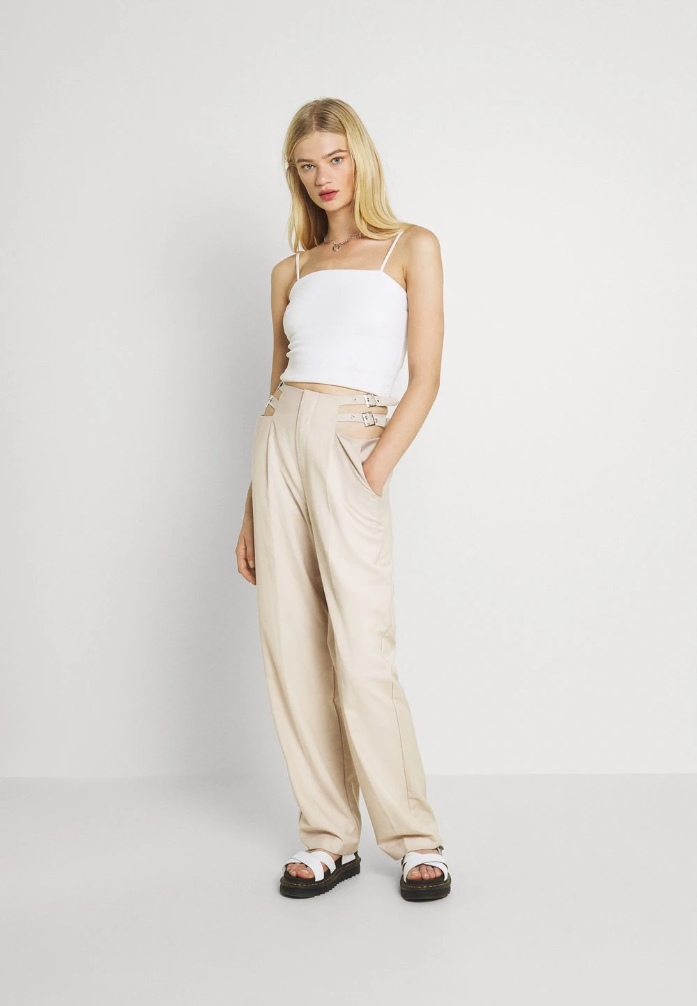 Nly by Nelly Qualité Garantie BUCKLE HIGH WAIST PANTS - Pantalon classique pantalons haute femme 4 Nly by Nelly Qualité Garantie BUCKLE HIGH WAIST PANTS - Pantalon classique pantalons haute femme – Image 2