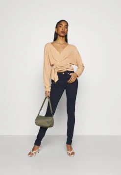 Nly by Nelly LUXURIOUS WRAP - T-shirt à manches longues Prix Gelé t-shirts et tops cache-cœur femme 14 Nly by Nelly LUXURIOUS WRAP - T-shirt à manches longues Prix Gelé t-shirts et tops cache-cœur femme -Nly by Nelly boutique a5400adff6804602b36ac56961a78f71