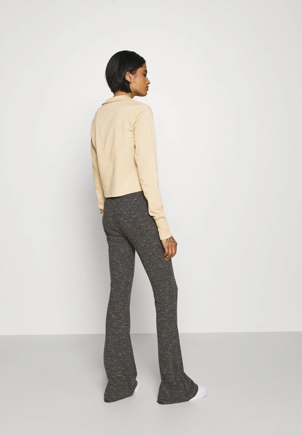 Qualité Garantie Nly by Nelly YOUR BEST COLLAR - T-shirt à manches longues t-shirts et tops col en v profond femme 5 Qualité Garantie Nly by Nelly YOUR BEST COLLAR - T-shirt à manches longues t-shirts et tops col en v profond femme – Image 3