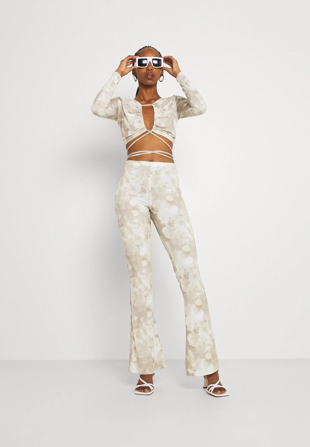 Nly by Nelly TIED UP - T-shirt à manches longues Bonne Qualité t-shirts et tops col en v profond femme 4 Nly by Nelly TIED UP - T-shirt à manches longues Bonne Qualité t-shirts et tops col en v profond femme – Image 2