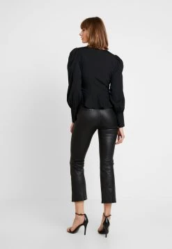 Nly by Nelly Prix Aimable VOLUME WRAP - Blouse chemises et blouses cache-cœur femme 11 Nly by Nelly Prix Aimable VOLUME WRAP - Blouse chemises et blouses cache-cœur femme -Nly by Nelly boutique ab18bfd1e53f4c86a155212949d45e16