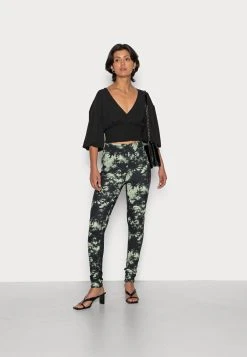 Qualité absolue Nly by Nelly SMOCKED WAIST BLOUSE - Blouse chemises et blouses col en v profond femme -Nly by Nelly boutique ab192419376d4cf9a881c3d01030b847