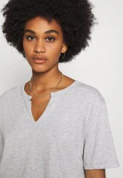 Nly by Nelly Qualité garantie 100% BASIC V CUT TEE - T-shirt imprimé t-shirts et tops col en v profond femme -Nly by Nelly boutique ab9fc9ac546b44f1bec5e942657447f7