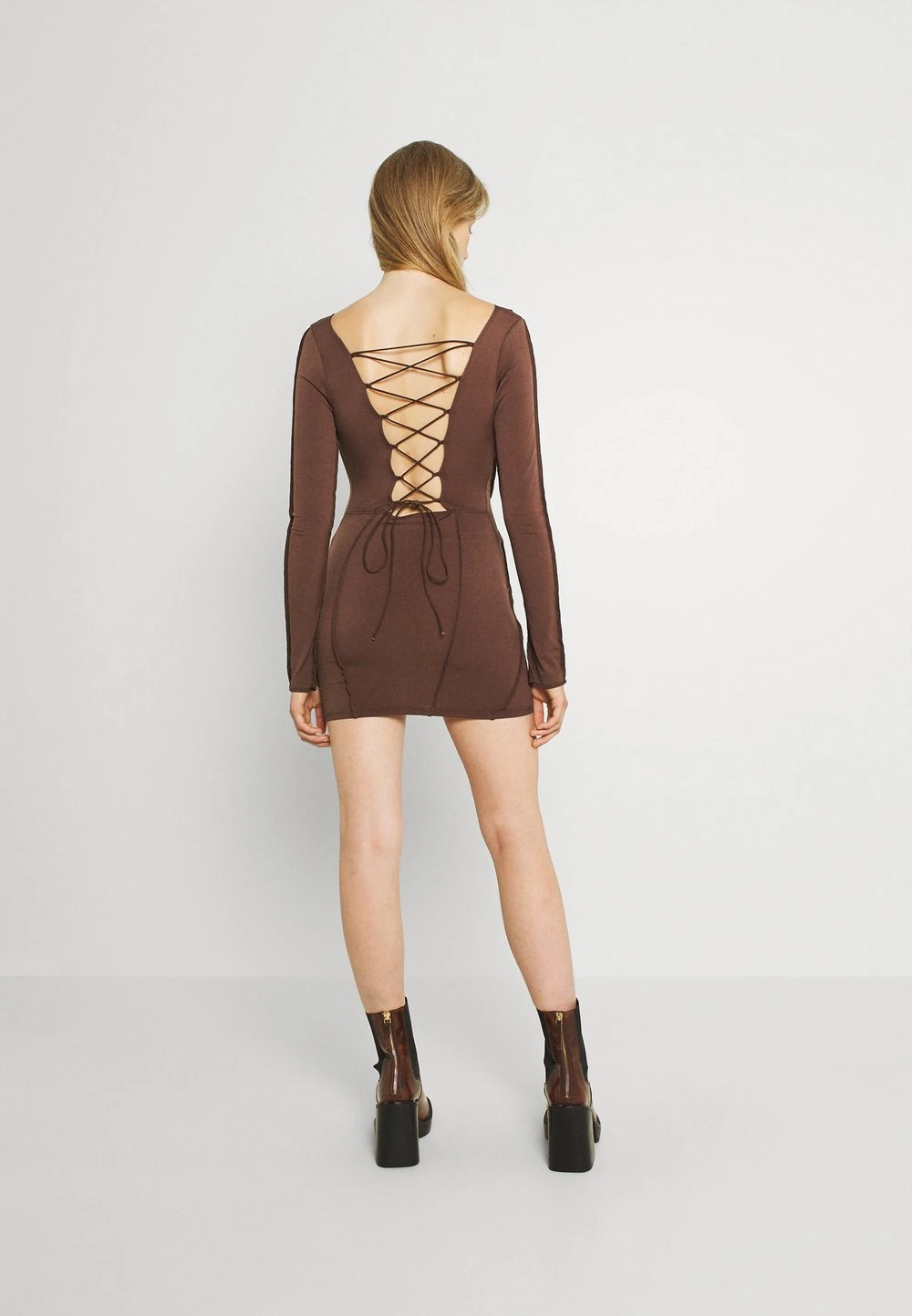 Nly by Nelly Vendre-Réclame SEAMS DREAMS DRESS - Robe en jersey robes echancrure dos femme 3 Nly by Nelly Vendre-Réclame SEAMS DREAMS DRESS - Robe en jersey robes echancrure dos femme