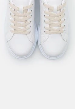 Réduction Nly by Nelly CASUAL NEWNESS - Baskets basses baskets & sneakers rond femme 14 Réduction Nly by Nelly CASUAL NEWNESS - Baskets basses baskets & sneakers rond femme -Nly by Nelly boutique ae7359d87ab94779aab4b4af61b109a7