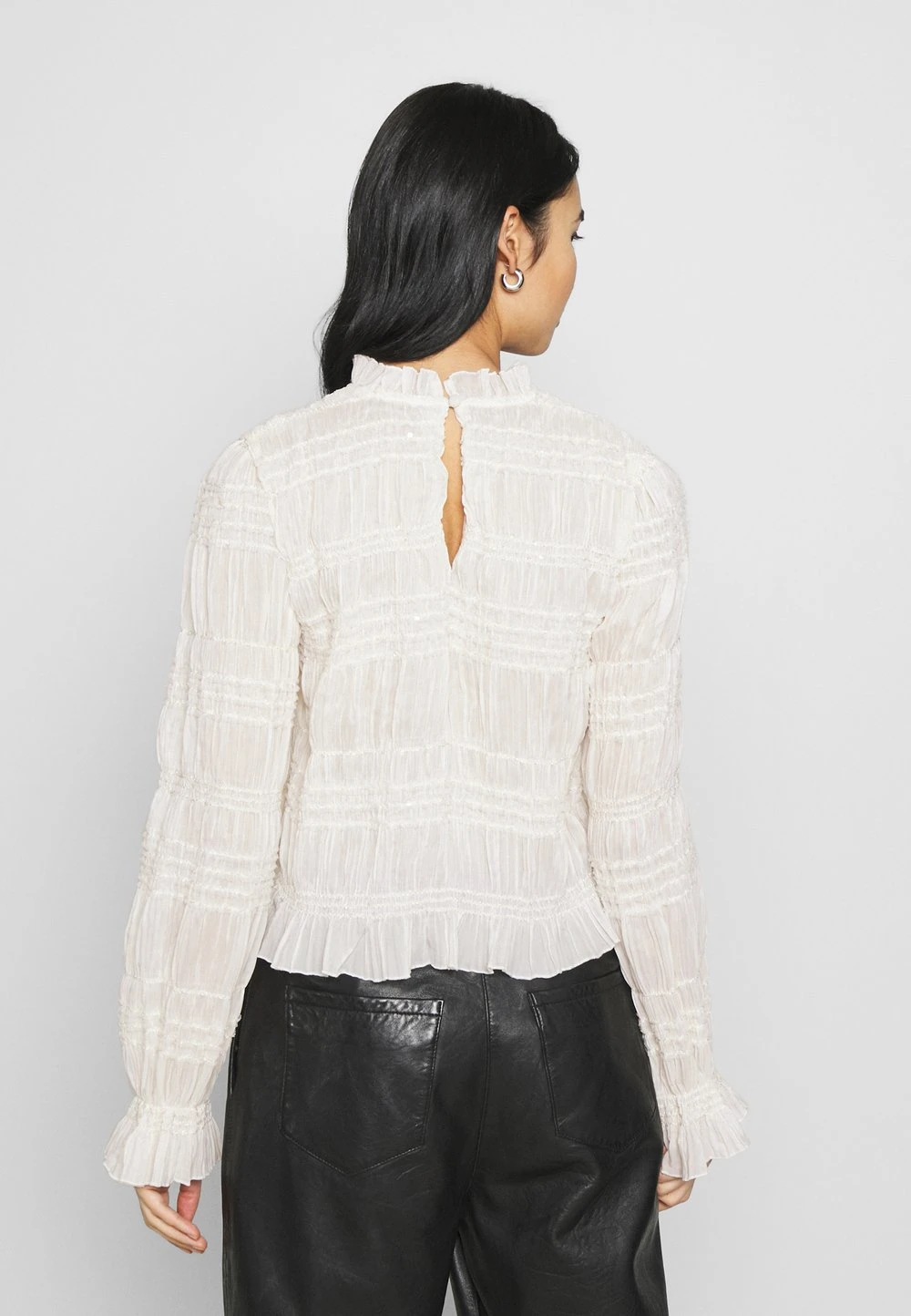 Nly by Nelly RUCHED GLITTER BLOUSE - T-shirt à manches longues Prix Dégriffé t-shirts et tops col rond femme 5 Nly by Nelly RUCHED GLITTER BLOUSE - T-shirt à manches longues Prix Dégriffé t-shirts et tops col rond femme – Image 3