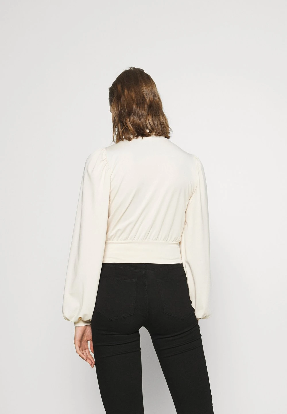 b0d8403682794c0b96086c2cb52ab672.jpg Prix Dégriffé Nly by Nelly KEYHOLE FRONT - T-shirt à manches longues t-shirts et tops col officier femme -Nly by Nelly boutique b0d8403682794c0b96086c2cb52ab672