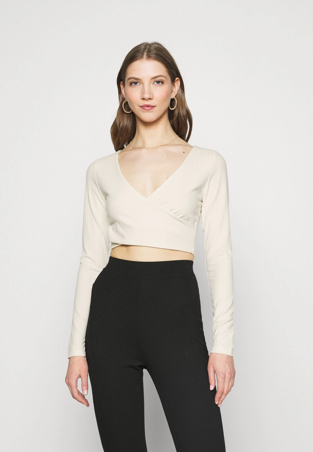 b17e76fc730f4e5f9f315638fd4be3e1.jpg Nly by Nelly CRISS CROSS CROPPED - T-shirt à manches longues Prix Usine t-shirts et tops cache-cœur femme -Nly by Nelly boutique b17e76fc730f4e5f9f315638fd4be3e1