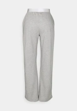 Nly by Nelly SLOUCHY PANTS - Pantalon de survêtement Prix Gelé pantalons normale femme 15 Nly by Nelly SLOUCHY PANTS - Pantalon de survêtement Prix Gelé pantalons normale femme -Nly by Nelly boutique b3e6e952fff442a4afa956165991a9ff