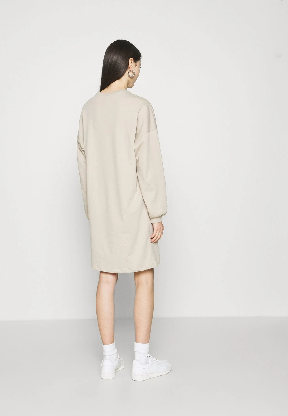 b50b6e3b735548f5ae0218ad6db95bf1.jpg Nly by Nelly Prix Abordable PERFECT SLIT DRESS - Robe de jour robes col rond femme -Nly by Nelly boutique b50b6e3b735548f5ae0218ad6db95bf1