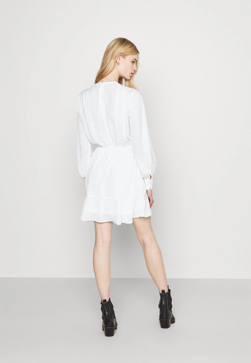 Nly by Nelly Meilleur Prix Garanti FLOUNCE AROUND DRESS - Robe de jour robes cache-cœur femme 5 Nly by Nelly Meilleur Prix Garanti FLOUNCE AROUND DRESS - Robe de jour robes cache-cœur femme – Image 3