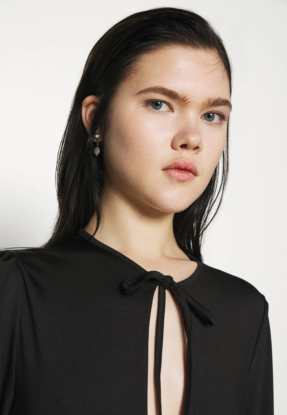 Nly by Nelly KEYHOLE TIE SLINKY DRESS - Robe en jersey Prix Ourlé robes col en v profond femme 7 Nly by Nelly KEYHOLE TIE SLINKY DRESS - Robe en jersey Prix Ourlé robes col en v profond femme – Image 5