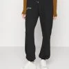 Nly by Nelly Prix Avantageux EMBROIDERED PANTS - Pantalon de survêtement pantalons haute femme -Nly by Nelly boutique bc74e2ad3da9498e8b486f40977cd022