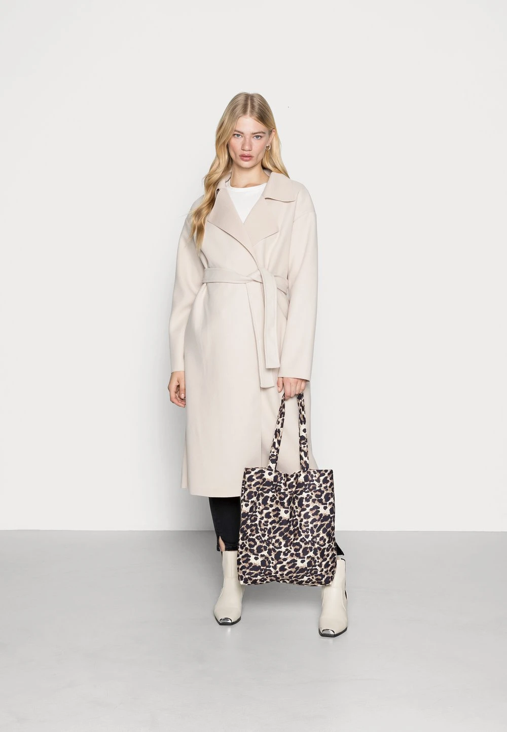 Haute Qualité Nly by Nelly CLEAN BELTED COAT - Manteau classique manteaux col revers femme 4 Haute Qualité Nly by Nelly CLEAN BELTED COAT - Manteau classique manteaux col revers femme – Image 2