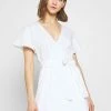 Prix Usine Nly by Nelly WRAPPED FRILL DRESS - Robe de jour robes cache-c&oelig;ur femme