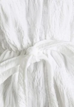 Nly by Nelly STRUCTURE VOLUME BLOUSE - T-shirt à manches longues Petit Prix chemises et blouses col en v profond femme -Nly by Nelly boutique bef92ce445664aed8daf607d002a9444