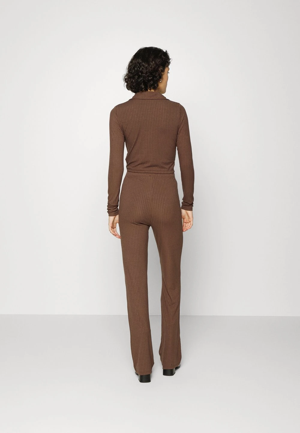 c19dc68810654e818a0d6357e4e79476.jpg Nly by Nelly CUTE COLLAR SET - Pantalon classique Petit Prix pantalons haute femme -Nly by Nelly boutique c19dc68810654e818a0d6357e4e79476