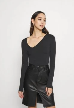 Nly by Nelly ASYMMETRIC - Blouse Marchandise de première qualité chemises et blouses col en v profond femme