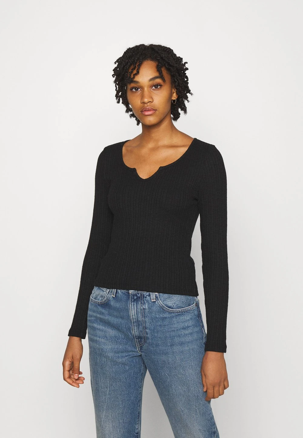 c5017cac5373403689eaca365d9f80fc.jpg Prix Usine Nly by Nelly V DETAIL - T-shirt à manches longues t-shirts et tops col en v profond femme -Nly by Nelly boutique c5017cac5373403689eaca365d9f80fc