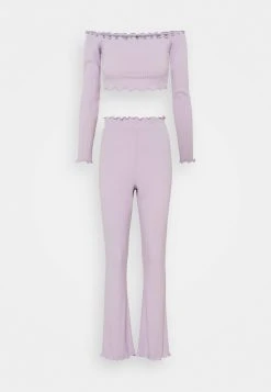 Nly by Nelly OFF SHOULDER SET - T-shirt à manches longues Prix Légers pantalons haute femme -Nly by Nelly boutique ce1c3071a7bb45b9b9fb3bbc8b10a5a5