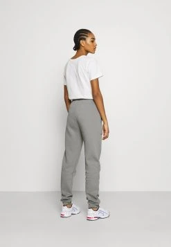 Petit Prix Nly by Nelly COZY POCKET PANTS - Pantalon de survêtement pantalons haute femme -Nly by Nelly boutique d1c1bee0c3644bf7949dba9acd21e162