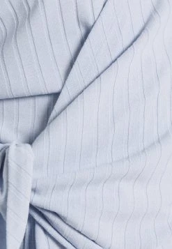 Nly by Nelly Bon Rapport Coût-Efficacité LUXURIOUS WRAP - T-shirt à manches longues t-shirts et tops cache-c&oelig;ur femme -Nly by Nelly boutique d8f8c2ca8dec4f249b417daef0c48787