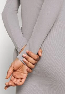 Nly by Nelly Prix Cassé SPORTY DRESS - Robe fourreau robes col montant femme -Nly by Nelly boutique dca57c4f48f64bb88e576d7b2881763e