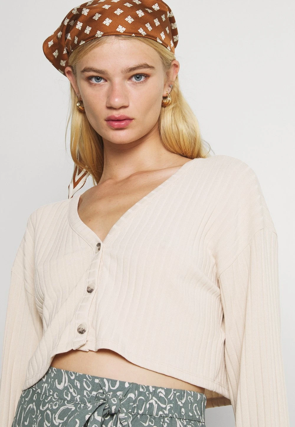 Nly by Nelly Prix Équitable BOXY BUTTON - Gilet pulls et gilets col en v profond femme 6 Nly by Nelly Prix Équitable BOXY BUTTON - Gilet pulls et gilets col en v profond femme – Image 4