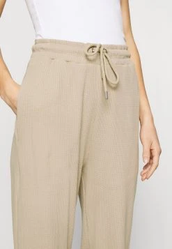 En Remise Nly by Nelly STRUCTURED - Pantalon de survêtement pantalons haute femme 11 En Remise Nly by Nelly STRUCTURED - Pantalon de survêtement pantalons haute femme -Nly by Nelly boutique e3aaf5876346444688e979207b51d157