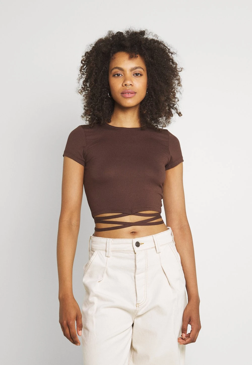 Nly by Nelly Prix Jamais Vus PERFECT CROPPED TIE - Débardeur t-shirts et tops col rond femme 3 Nly by Nelly Prix Jamais Vus PERFECT CROPPED TIE - Débardeur t-shirts et tops col rond femme