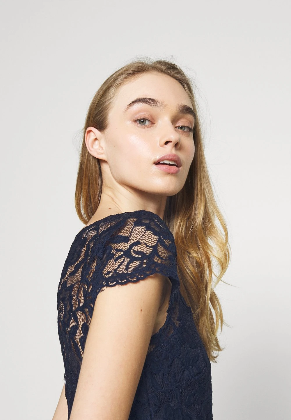 Soldes Nly by Nelly MAKE ME HAPPY - Robe de soirée robes col rond femme 7 Soldes Nly by Nelly MAKE ME HAPPY - Robe de soirée robes col rond femme – Image 5