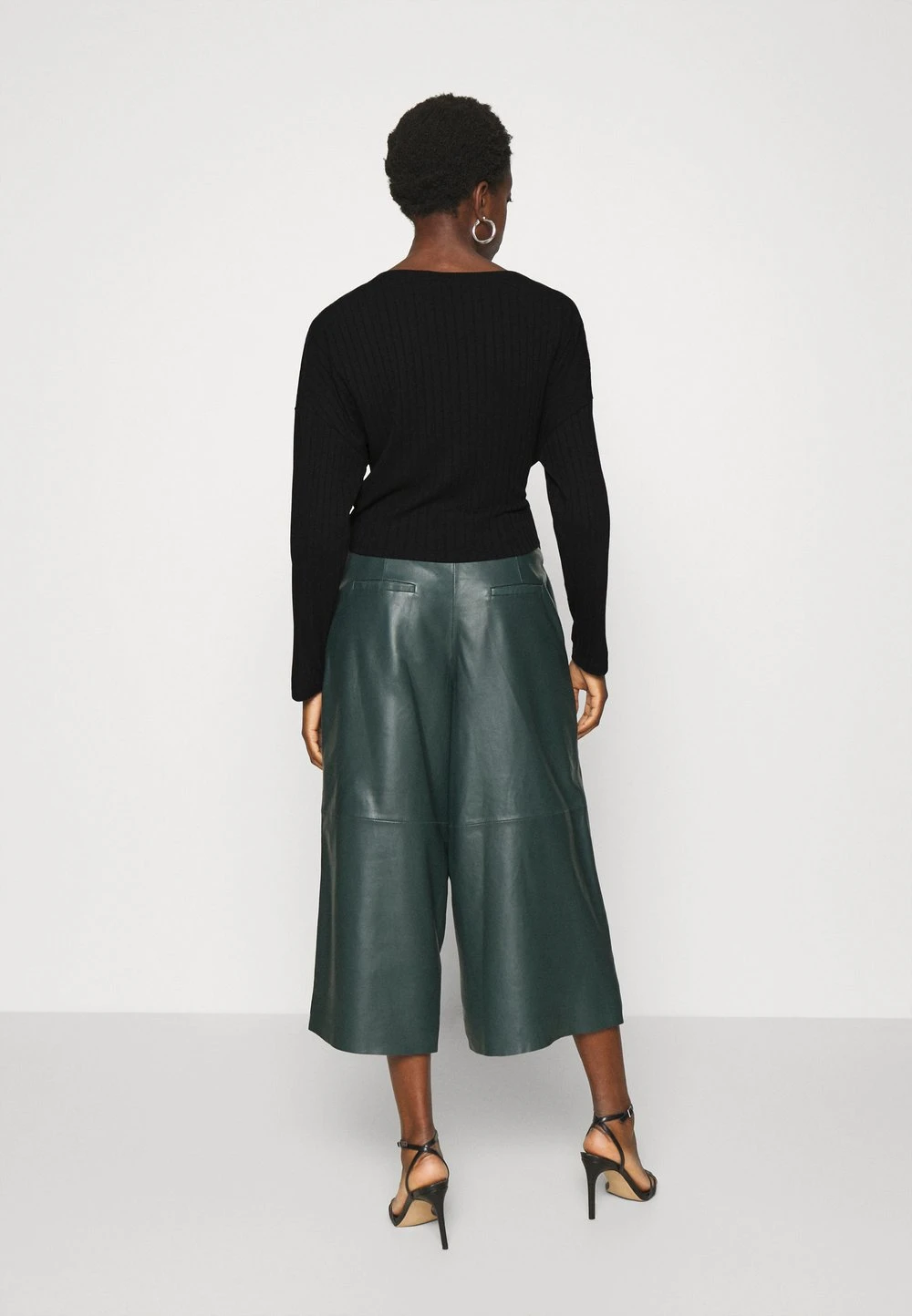 ee5c4297d1db41e1be0a85729dcbdfab.jpg Nly by Nelly LUXURIOUS WRAP - T-shirt à manches longues Prix Discount t-shirts et tops cache-cœur femme -Nly by Nelly boutique ee5c4297d1db41e1be0a85729dcbdfab