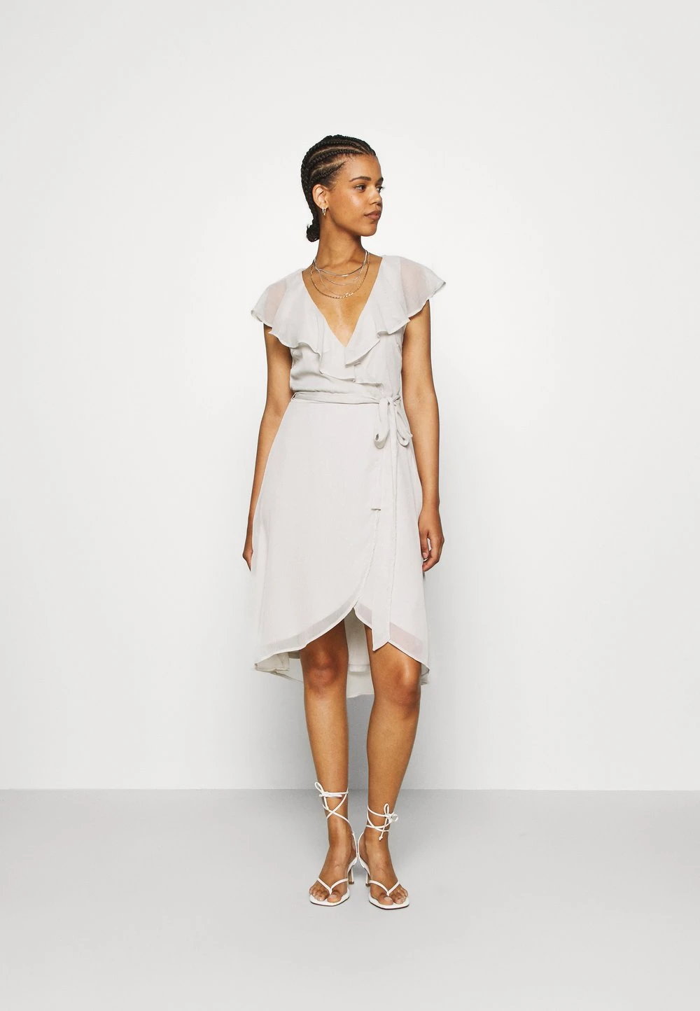 ee8a425c25a941539e925ae8200f6a48.jpg Nly by Nelly Se Vend Bas Prix DASHING FLOUNCE DRESS - Robe de soirée robes col à jabot femme -Nly by Nelly boutique ee8a425c25a941539e925ae8200f6a48